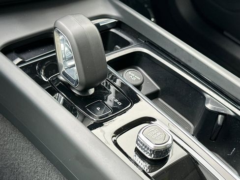 Certified 2025 Volvo XC60 T8 Plus w/ Protection Package Premier image 24