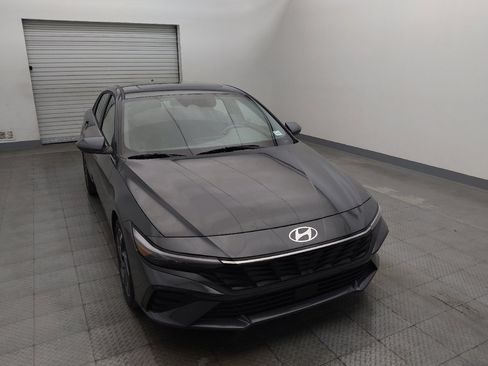 Used 2025 Hyundai Elantra SEL FWD image 14