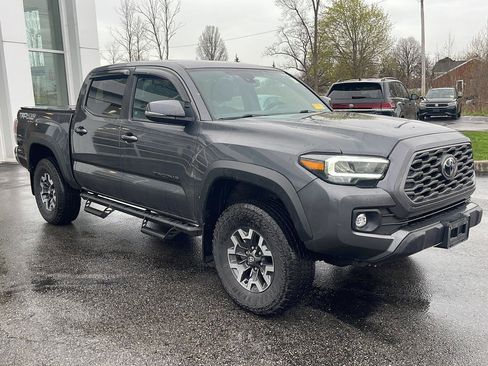 Used 2023 Toyota Tacoma TRD Off-Road w/ Black Out Package (TMS) AWD/4WD image 3