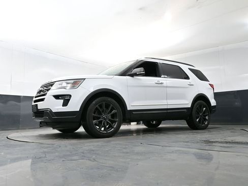 Used 2019 Ford Explorer XLT w/ Equipment Group 202A AWD/4WD image 20