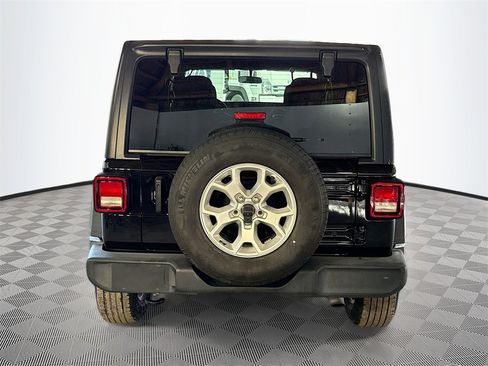 Used 2021 Jeep Wrangler Unlimited Islander image 7