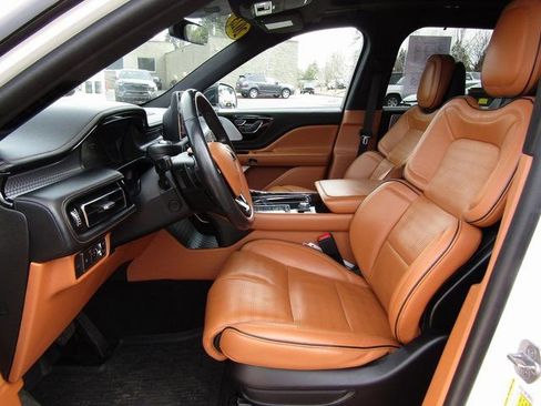 Used 2023 Lincoln Aviator Black Label w/ Dynamic Handling Package AWD/4WD image 9