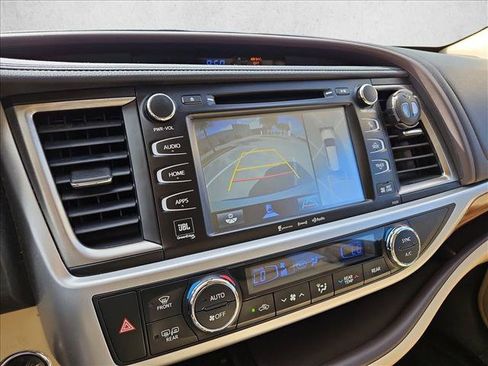 Used 2018 Toyota Highlander Limited Platinum AWD/4WD image 14