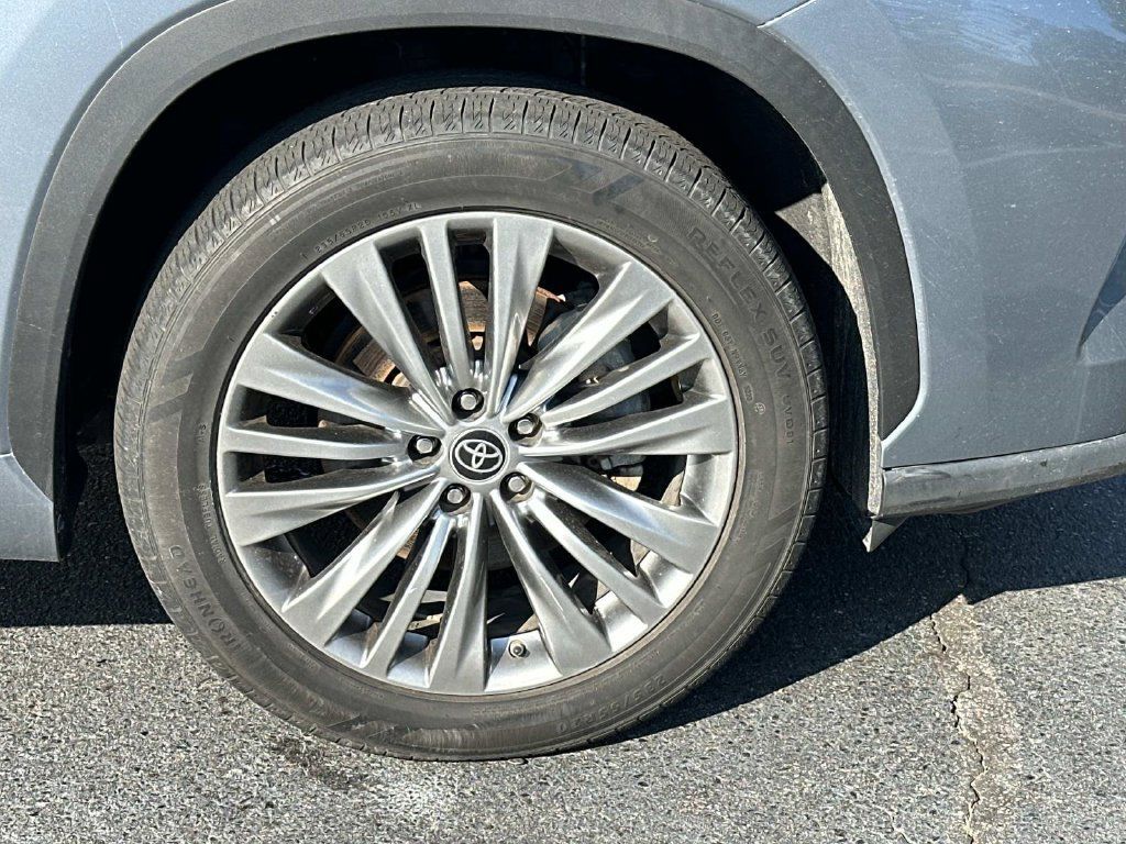 Used 2022 Toyota Highlander Platinum FWD image 10