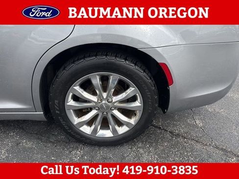 Used 2017 Chrysler 300 C AWD/4WD image 23