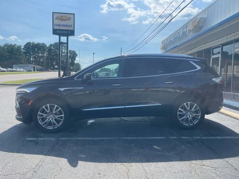 Used 2023 Buick Enclave Essence w/ Experience Buick Package FWD image 4
