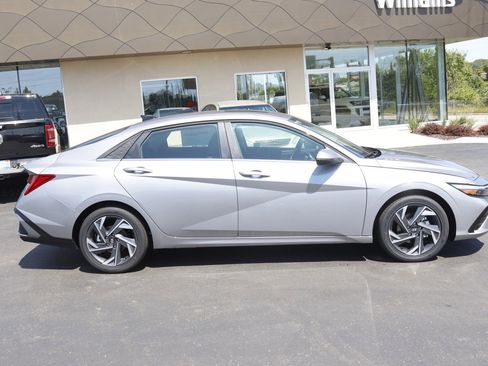 New 2025 Hyundai Elantra Limited image 2