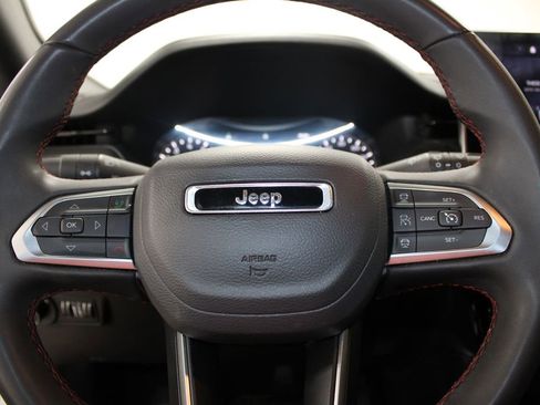 Used 2025 Jeep Compass Trailhawk image 40