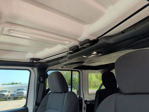 Used 2023 Jeep Wrangler Unlimited w/ Cold Weather Group AWD/4WD image 25