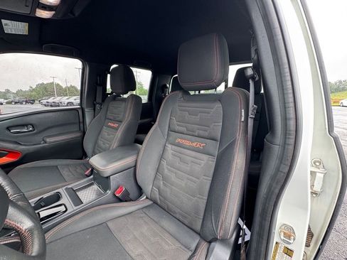 Used 2022 Nissan Frontier PRO-4X w/ Technology Package image 16