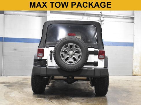 Used 2015 Jeep Wrangler Unlimited Rubicon w/ Connectivity Group AWD/4WD image 5