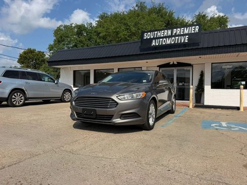 Used 2014 Ford Fusion SE FWD image 1