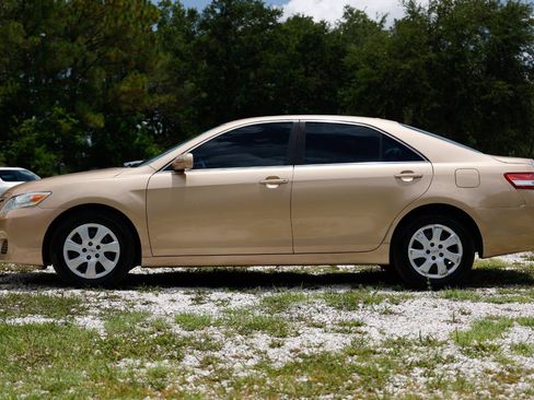Used 2010 Toyota Camry LE FWD image 3