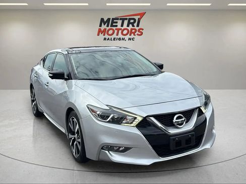 Used 2017 Nissan Maxima Platinum image 3