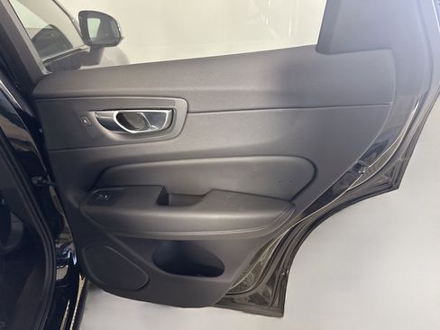 Used 2025 Volvo XC60 B5 Plus image 28