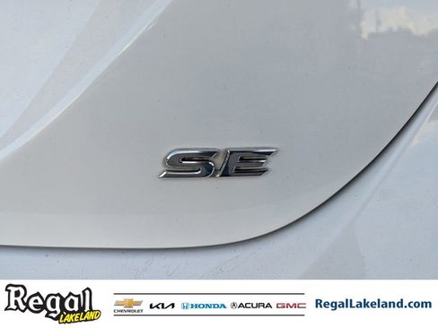 Used 2021 Toyota Camry SE image 9