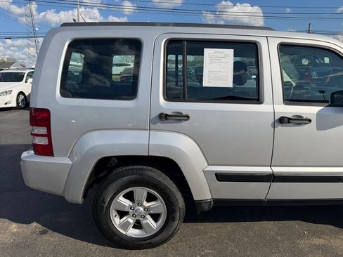 Used 2011 Jeep Liberty Sport AWD/4WD image 40