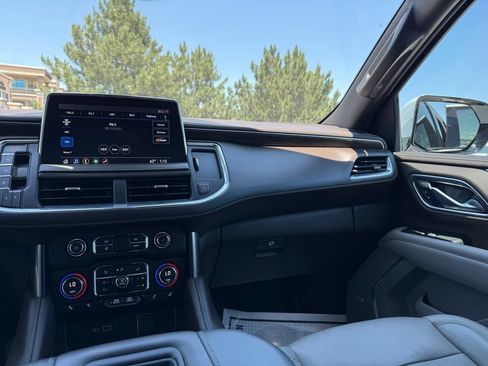 Used 2021 Chevrolet Tahoe Z71 w/ Luxury Package AWD/4WD image 31
