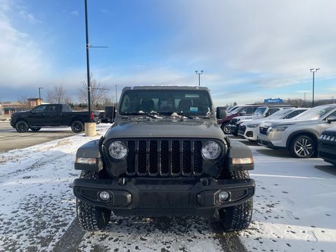 Used 2022 Jeep Gladiator Willys image 6