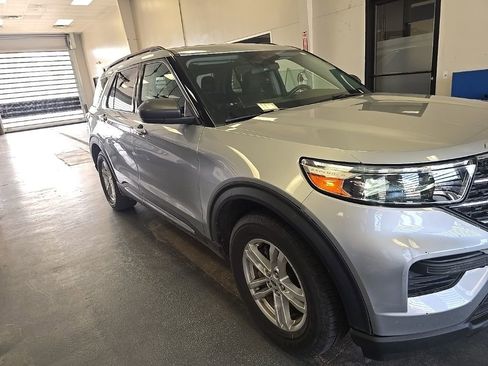 Used 2022 Ford Explorer XLT image 7