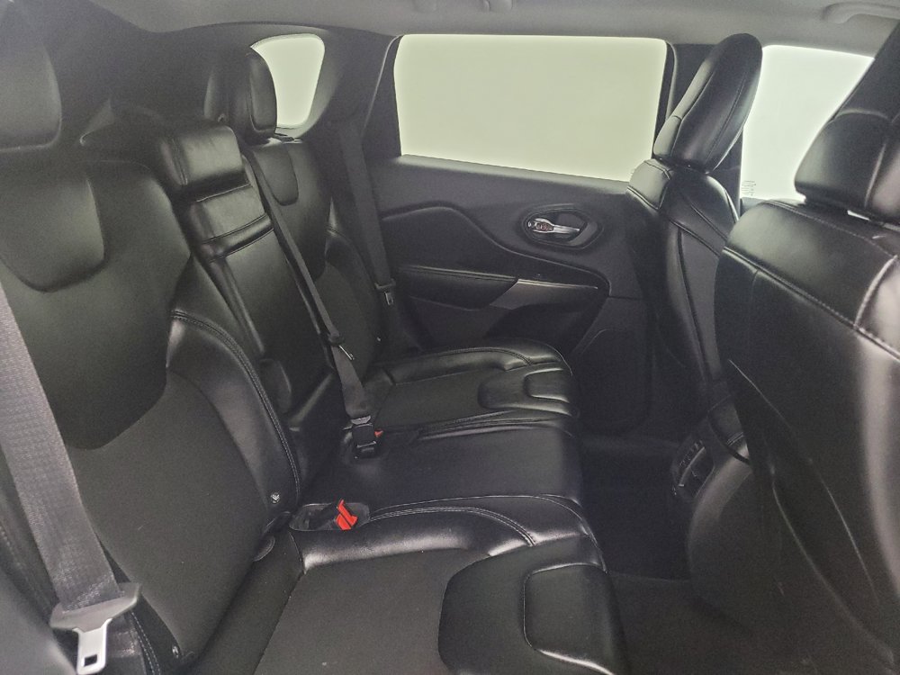 Used 2019 Jeep Cherokee Latitude Plus w/ Trailer Tow Group AWD/4WD image 19