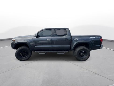 Used 2019 Toyota Tacoma TRD Off-Road AWD/4WD image 9