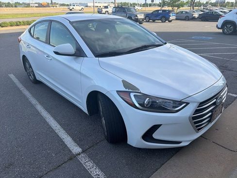 Used 2018 Hyundai Elantra SEL FWD image 2