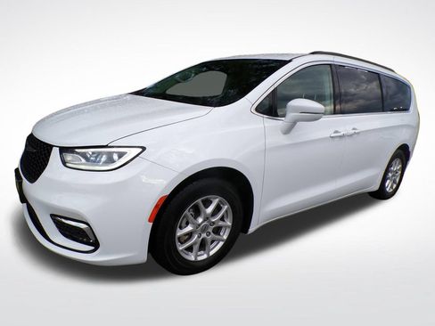 Used 2022 Chrysler Pacifica Touring-L FWD image 2