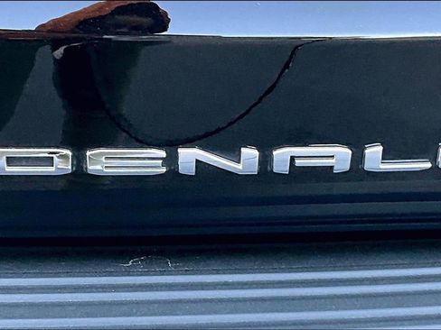 Used 2023 GMC Yukon Denali Ultimate image 8