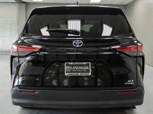 Used 2022 Toyota Sienna XLE image 29