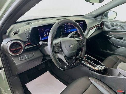 Used 2024 Chevrolet Trax RS image 10