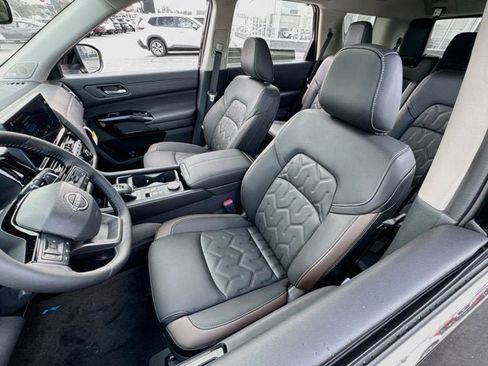 New 2026 Nissan Pathfinder Platinum AWD/4WD image 10