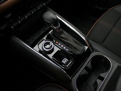 Used 2025 GMC Canyon AT4 image 25