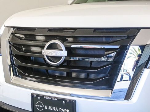 Certified 2025 Nissan Pathfinder SV image 5