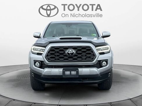 Used 2021 Toyota Tacoma TRD Sport w/ Technology Package AWD/4WD image 9