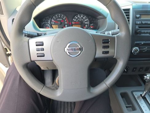 Used 2012 Nissan Frontier SV w/ SV Premium Utility Pkg AWD/4WD image 5