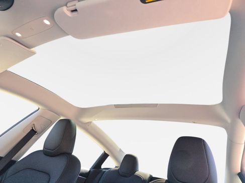 Used 2025 Tesla Model 3 Long Range RWD image 33