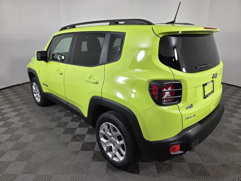 Used 2018 Jeep Renegade Latitude w/ Cold Weather Group image 3