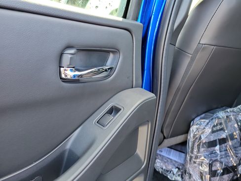 Used 2025 Nissan Frontier PRO-4X w/ Pro Premium Package image 13