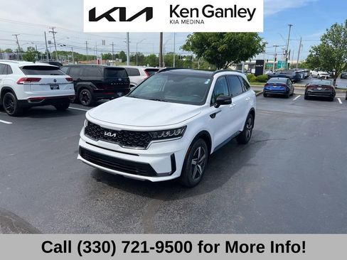 Certified 2023 Kia Sorento S w/ Panoramic Sunroof Package FWD image 3
