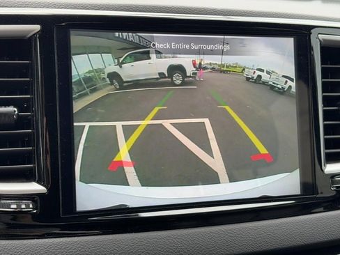 Used 2025 Chrysler Pacifica Select image 26