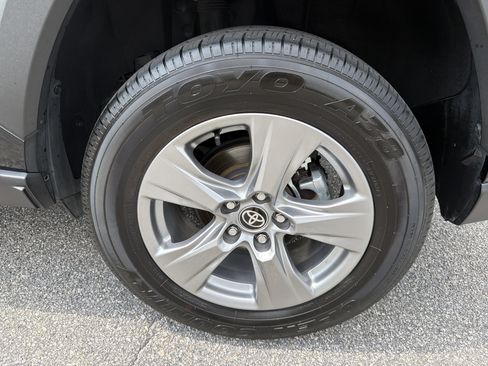 Certified 2025 Toyota RAV4 LE AWD/4WD image 30