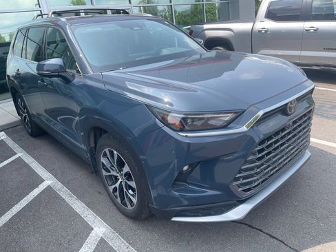 Used 2024 Toyota Grand Highlander AWD Hybrid image 2