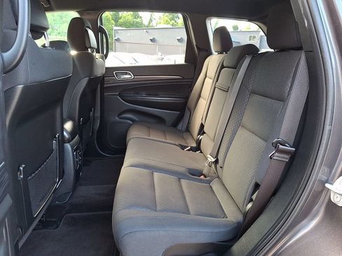 Used 2019 Jeep Grand Cherokee Laredo AWD/4WD image 10
