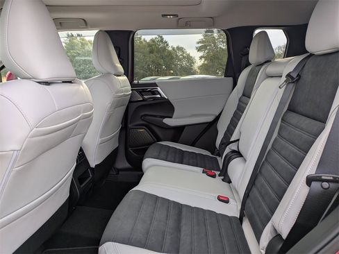 New 2026 Mitsubishi Outlander SE image 14