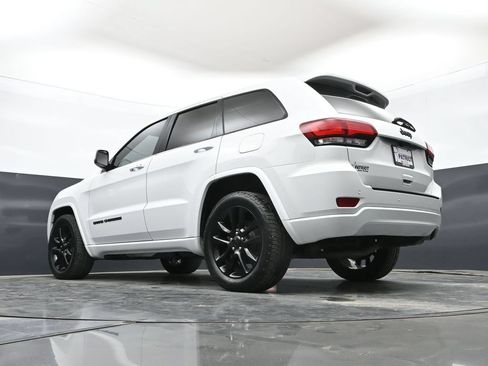 Used 2020 Jeep Grand Cherokee Altitude RWD image 42