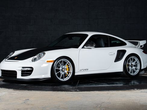 Used 2011 Porsche 911 GT2 RS RWD image 2