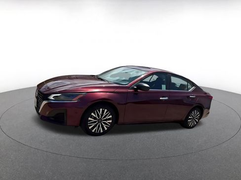 Used 2025 Nissan Altima 2.5 SV FWD image 8