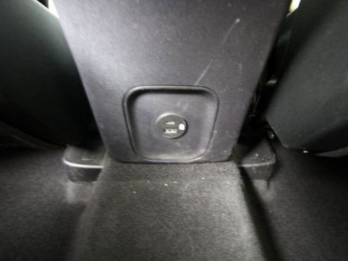 Used 2021 Ford Escape SE image 17