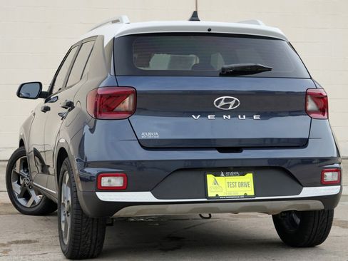 Used 2022 Hyundai Venue Limited FWD image 5